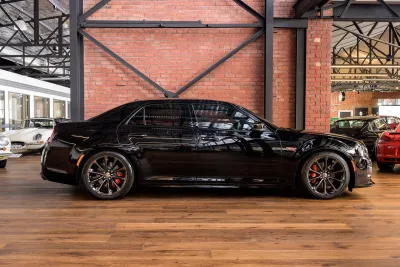 300 SRT
